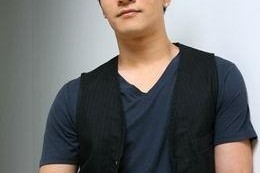 坤中个人资料,才华横溢的青年才俊，揭秘其非凡人生轨迹